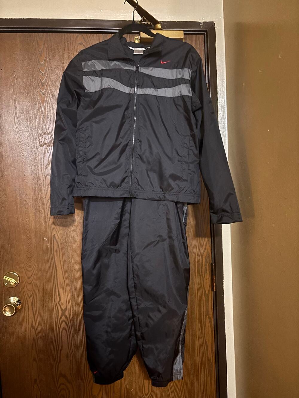 NWOT Black Nike Tracksuit Fall/Winter Athletic Windbreaker/ Sweat Matching Set